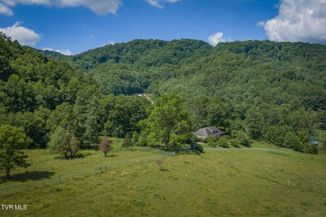 120 Teaberry Road, Roan Mountain, TN 37687