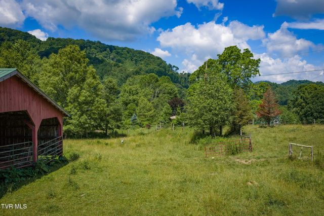 120 Teaberry Road, Roan Mountain, TN 37687