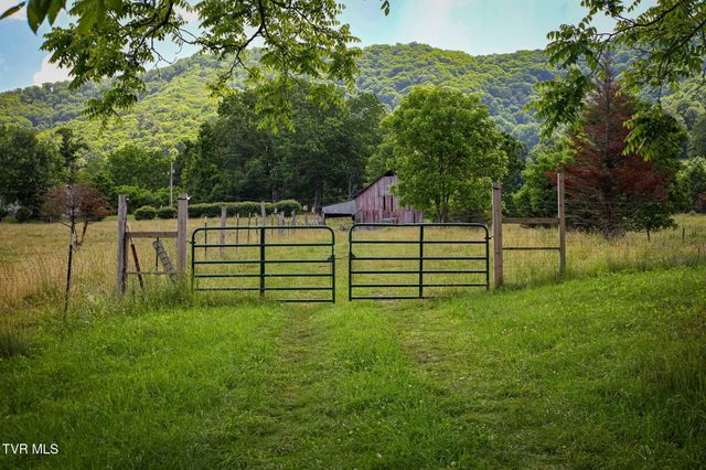 120 Teaberry Road, Roan Mountain, TN 37687