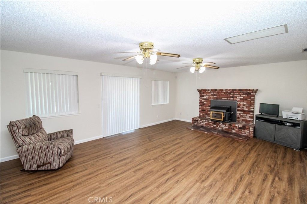 Image 15 of property listing at 12787 Cypress, Victorville, CA 92395