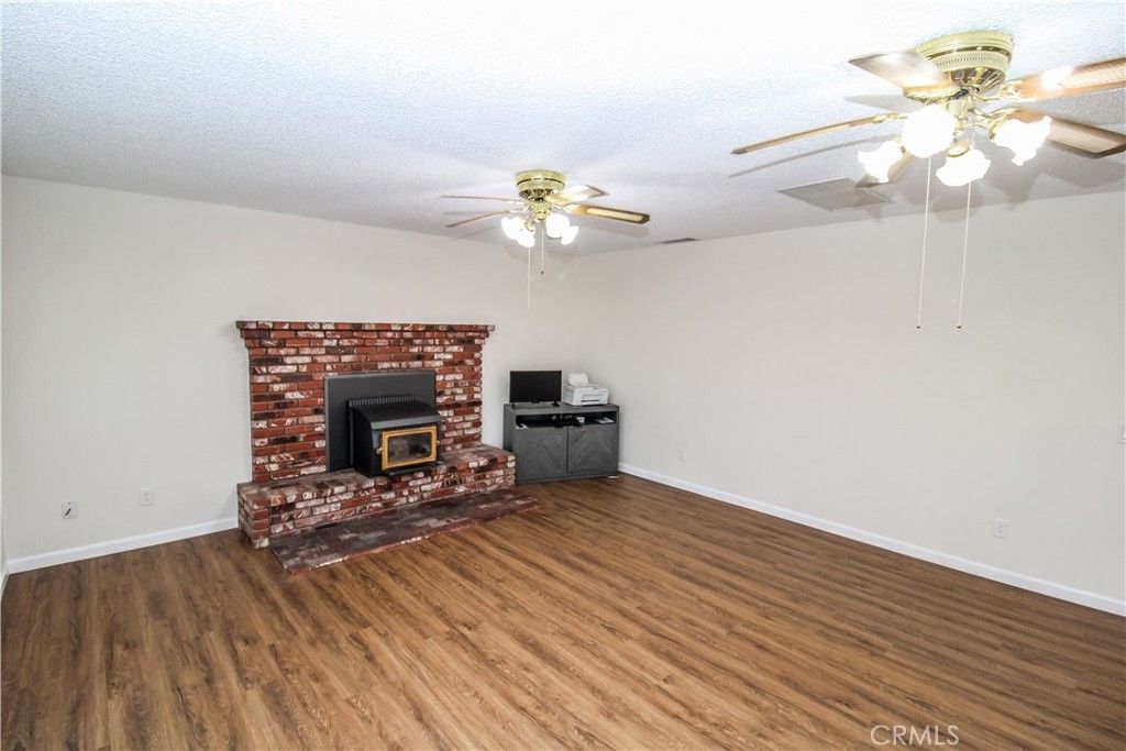 Image 16 of property listing at 12787 Cypress, Victorville, CA 92395