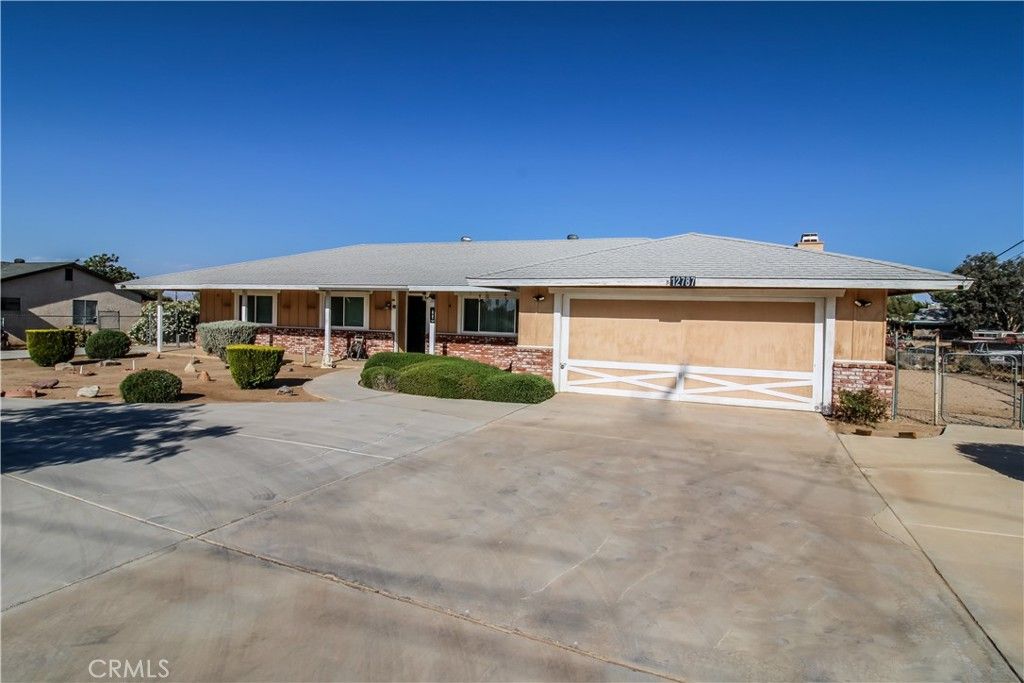 Image 2 of property listing at 12787 Cypress, Victorville, CA 92395