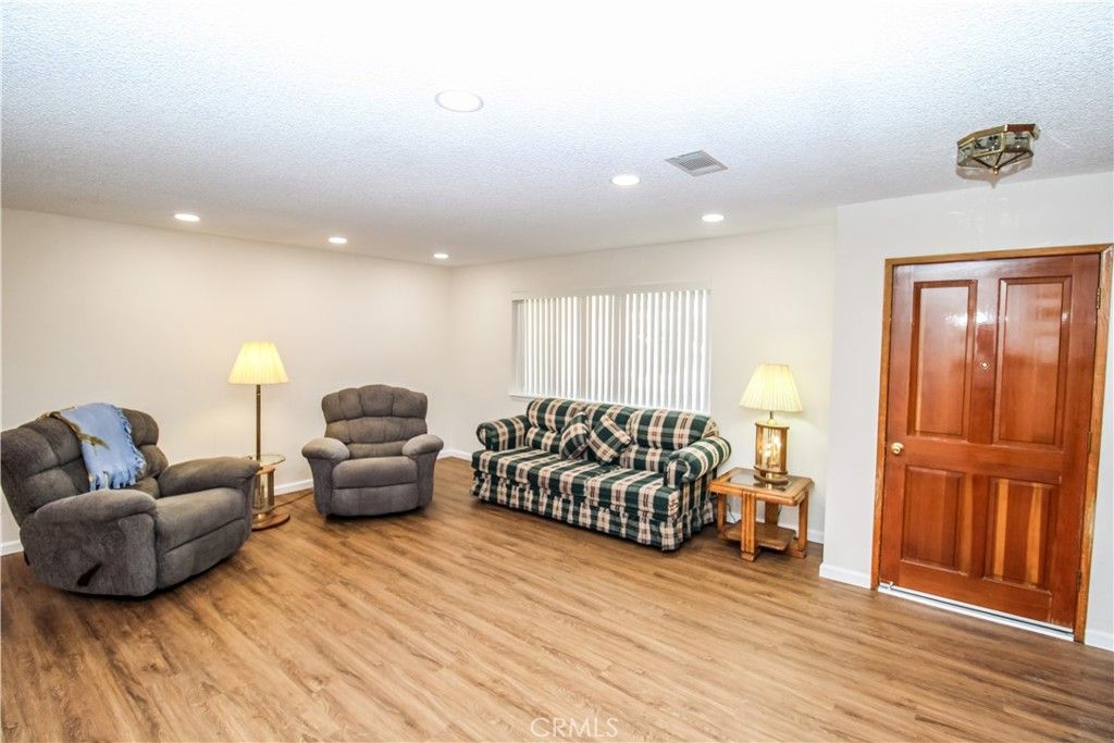 Image 5 of property listing at 12787 Cypress, Victorville, CA 92395