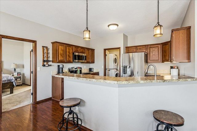 2402 S Fieldcrest, Wichita, KS 67215