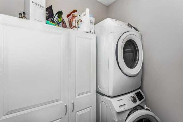 2402 S Fieldcrest, Wichita, KS 67215