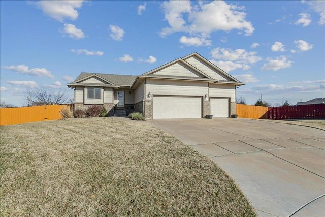 2402 S Fieldcrest, Wichita, KS 67215