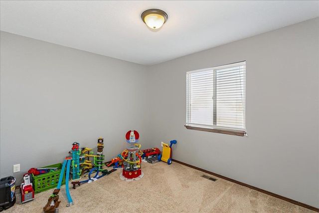 2402 S Fieldcrest, Wichita, KS 67215