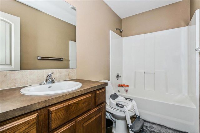 2402 S Fieldcrest, Wichita, KS 67215