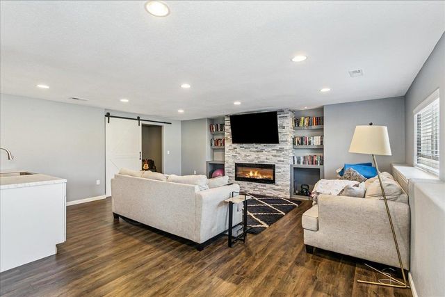 2402 S Fieldcrest, Wichita, KS 67215