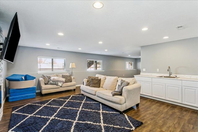 2402 S Fieldcrest, Wichita, KS 67215