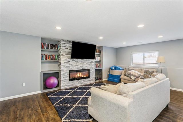 2402 S Fieldcrest, Wichita, KS 67215