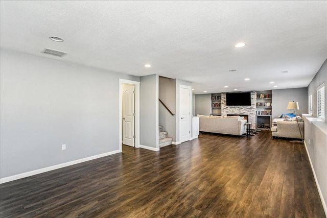 2402 S Fieldcrest, Wichita, KS 67215