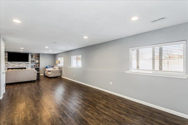 2402 S Fieldcrest, Wichita, KS 67215