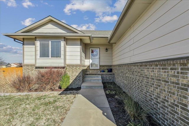 2402 S Fieldcrest, Wichita, KS 67215