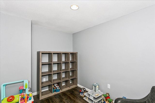 2402 S Fieldcrest, Wichita, KS 67215