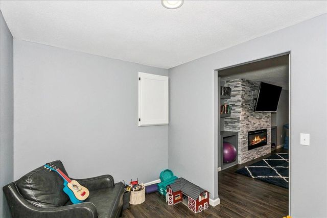 2402 S Fieldcrest, Wichita, KS 67215