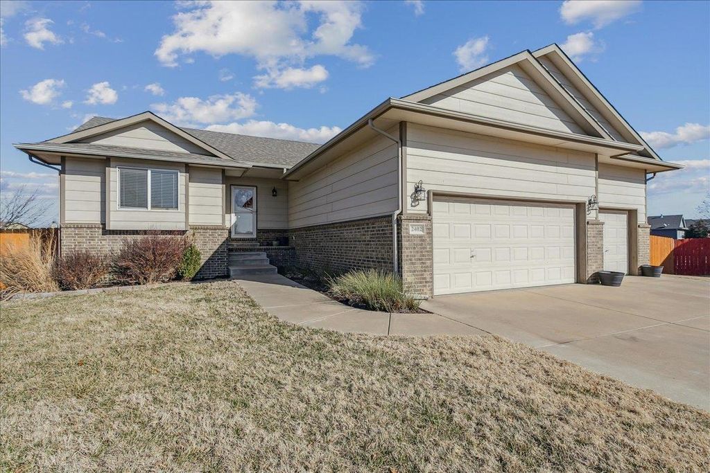 2402 S Fieldcrest, Wichita, KS 67215