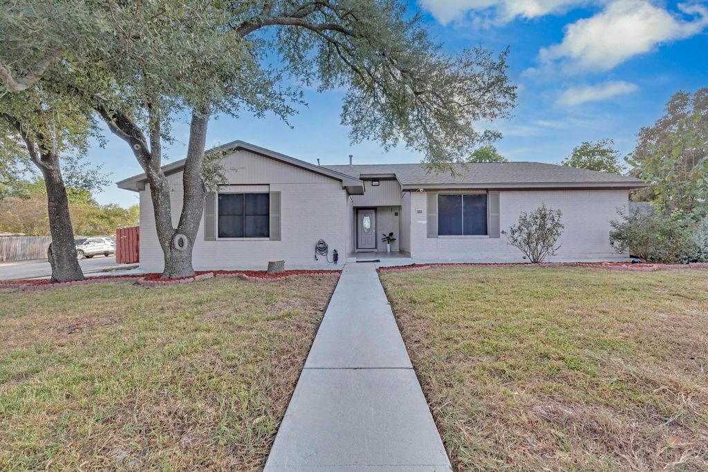 1311 Dove Haven DR, Pflugerville, TX 78660