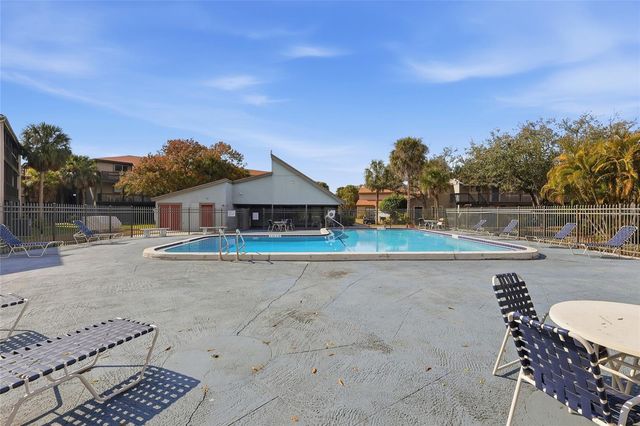 6308 NEWTOWN CIRCLE 8A3, Tampa, FL 33615