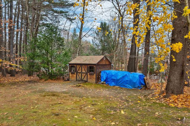 24 Whippoorwill Lane, Bedford, NH 03110