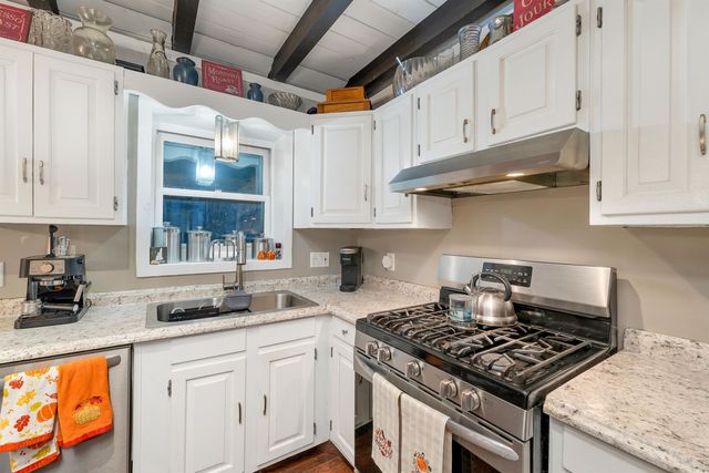 24 Whippoorwill Lane, Bedford, NH 03110