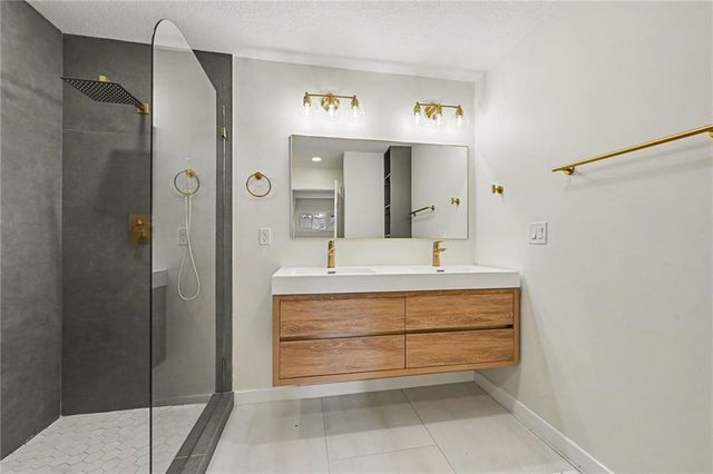 3515 W 93rd Street, Leawood, KS 66206