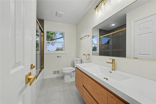 3515 W 93rd Street, Leawood, KS 66206