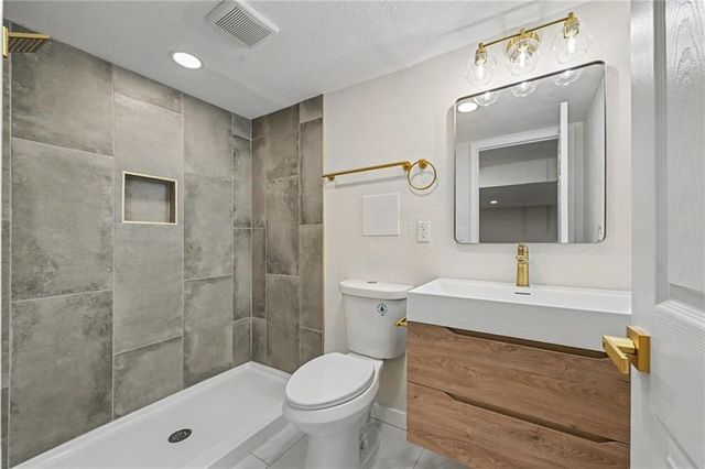 3515 W 93rd Street, Leawood, KS 66206