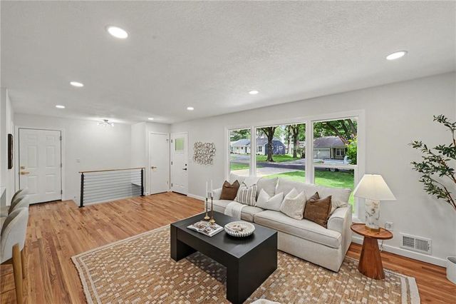 3515 W 93rd Street, Leawood, KS 66206
