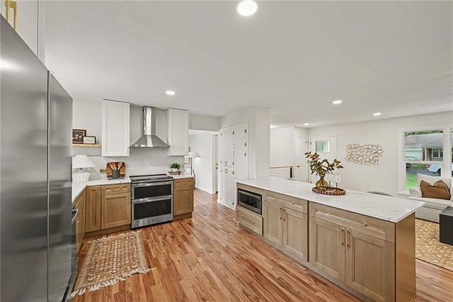 3515 W 93rd Street, Leawood, KS 66206