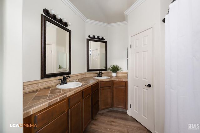 13615 Foyers Falls Drive, Bakersfield, CA 93314