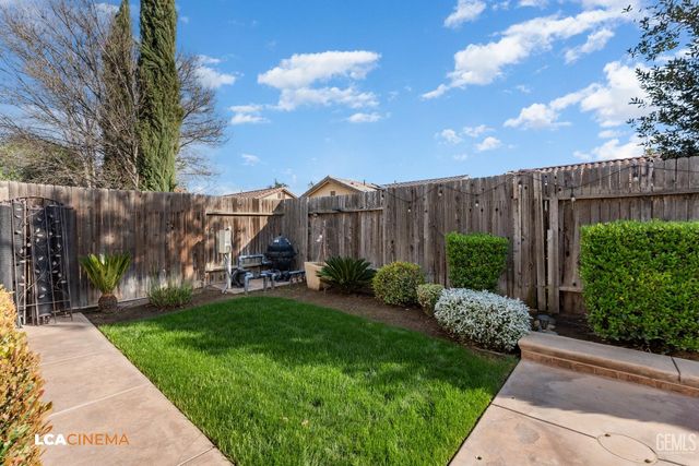 13615 Foyers Falls Drive, Bakersfield, CA 93314