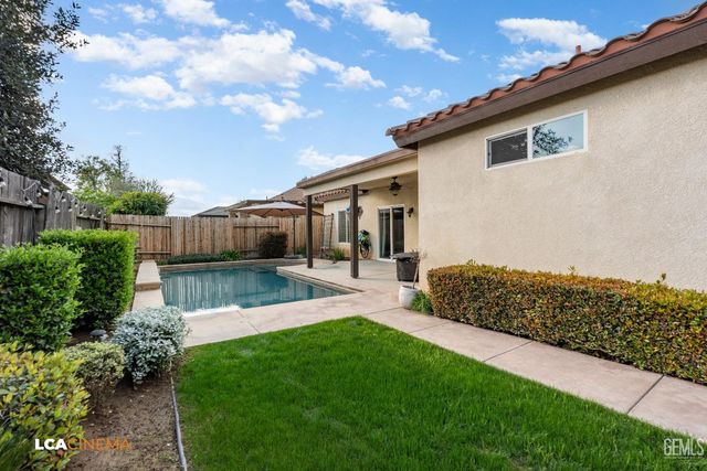 13615 Foyers Falls Drive, Bakersfield, CA 93314