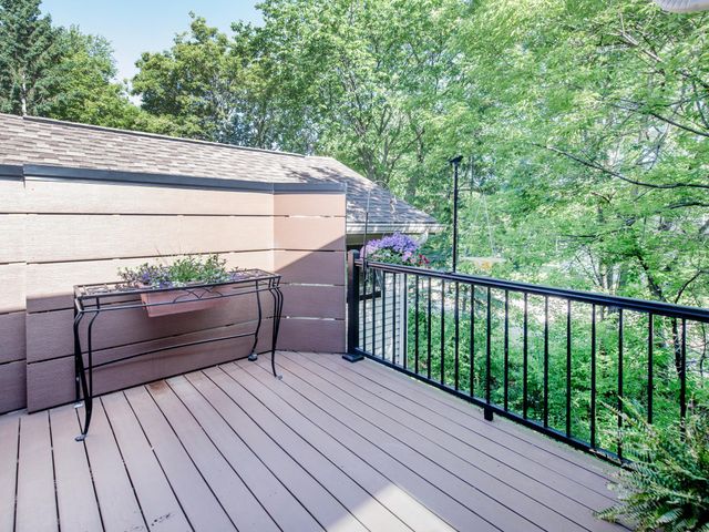493 Sterling Street S, Maplewood, MN 55119