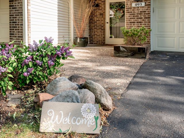 493 Sterling Street S, Maplewood, MN 55119