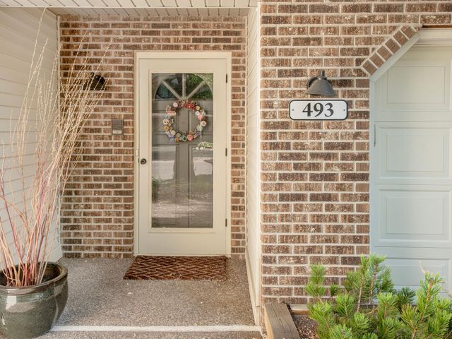 493 Sterling Street S, Maplewood, MN 55119