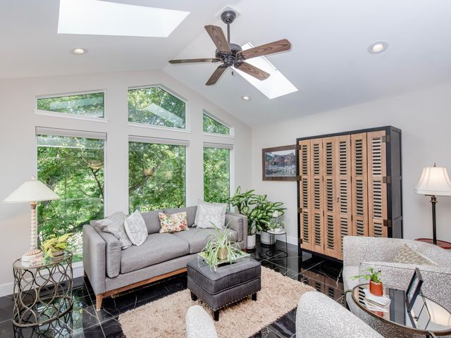 493 Sterling Street S, Maplewood, MN 55119