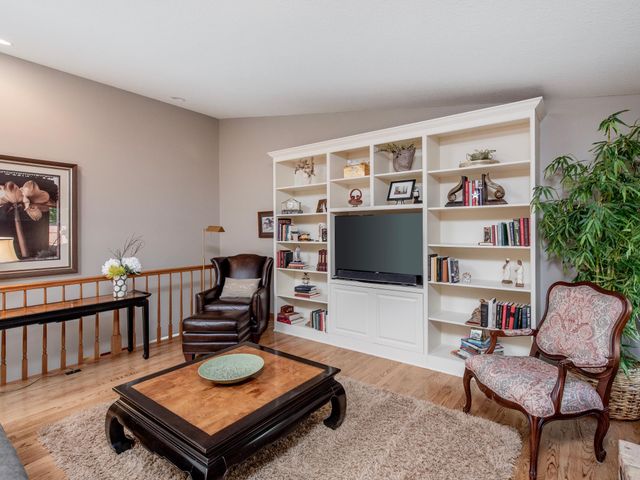 493 Sterling Street S, Maplewood, MN 55119