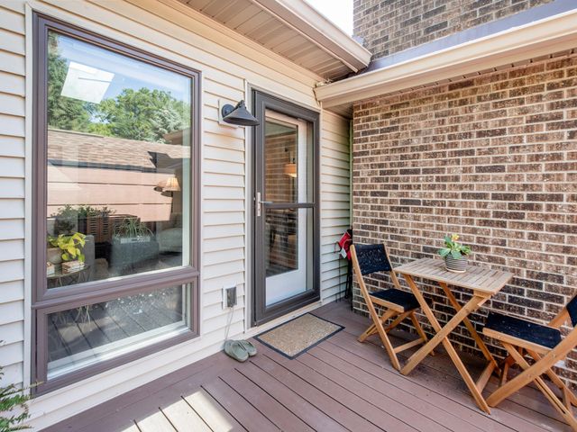 493 Sterling Street S, Maplewood, MN 55119