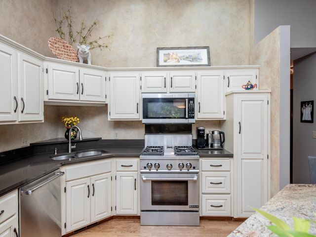 493 Sterling Street S, Maplewood, MN 55119