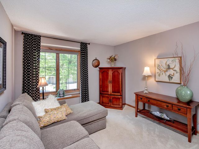 493 Sterling Street S, Maplewood, MN 55119