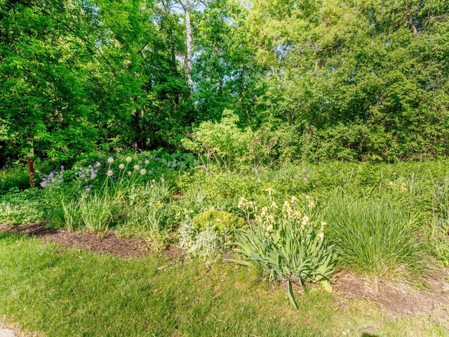 493 Sterling Street S, Maplewood, MN 55119