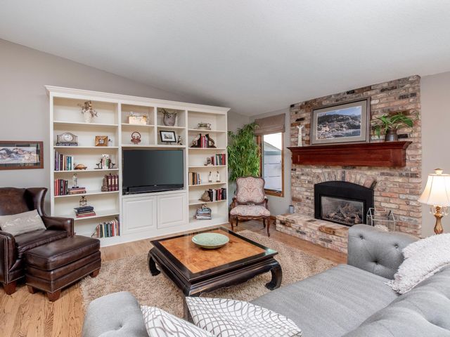 493 Sterling Street S, Maplewood, MN 55119