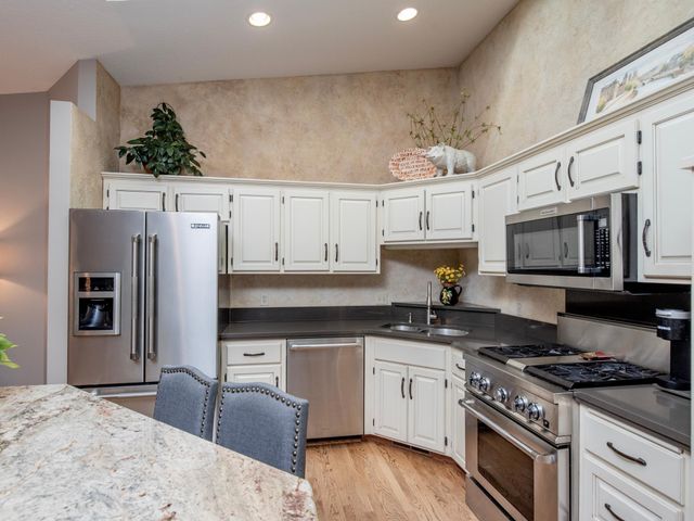 493 Sterling Street S, Maplewood, MN 55119