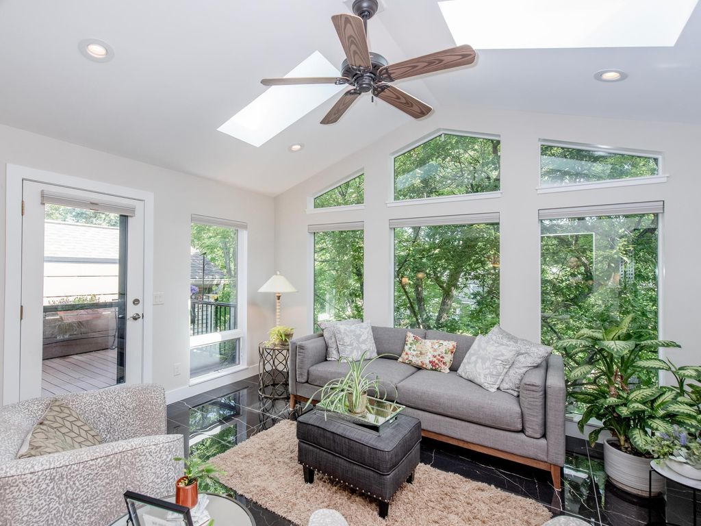 493 Sterling Street S, Maplewood, MN 55119