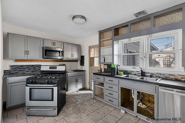 3524 FRONTIER ST, Cheyenne, WY 82001