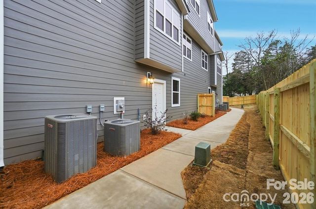 8929 Sharonbrook Drive, Charlotte, NC 28210