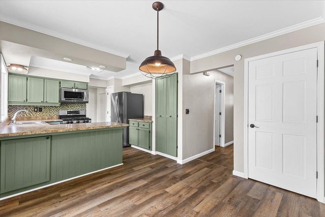 1200 Tiffany LANE, Oak Creek, WI 53154