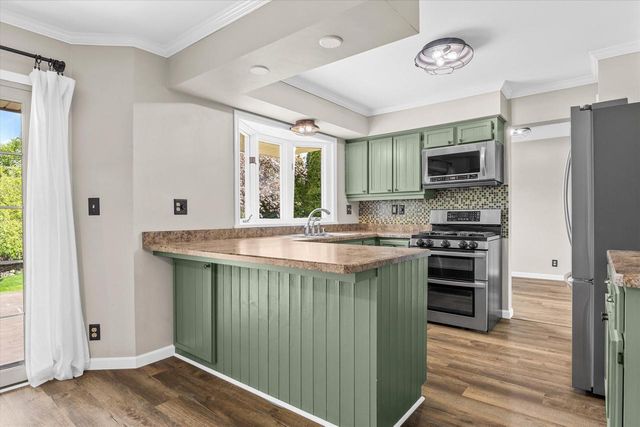 1200 Tiffany LANE, Oak Creek, WI 53154