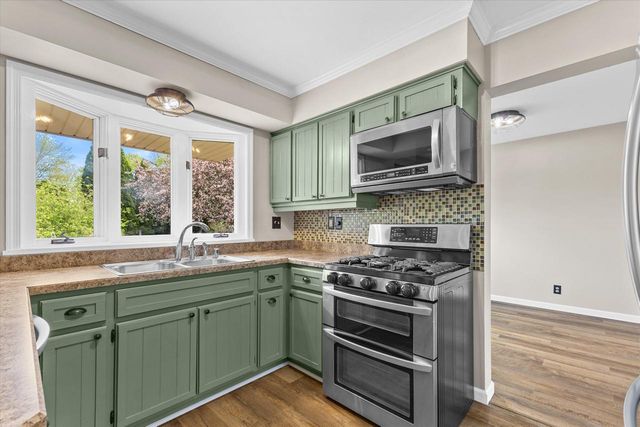 1200 Tiffany LANE, Oak Creek, WI 53154